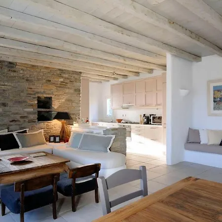 别墅 Paros Sleeps 17 Pool Air Con