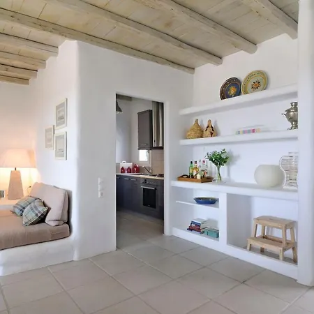 别墅 Paros Sleeps 17 Pool Air Con